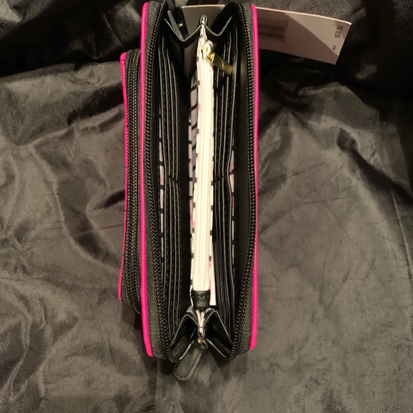 Betsey Johnson Hot Pink Heart Wallet NWT - Picture 3 of 3